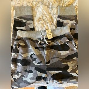 Boys Gray Camouflage sweatpants